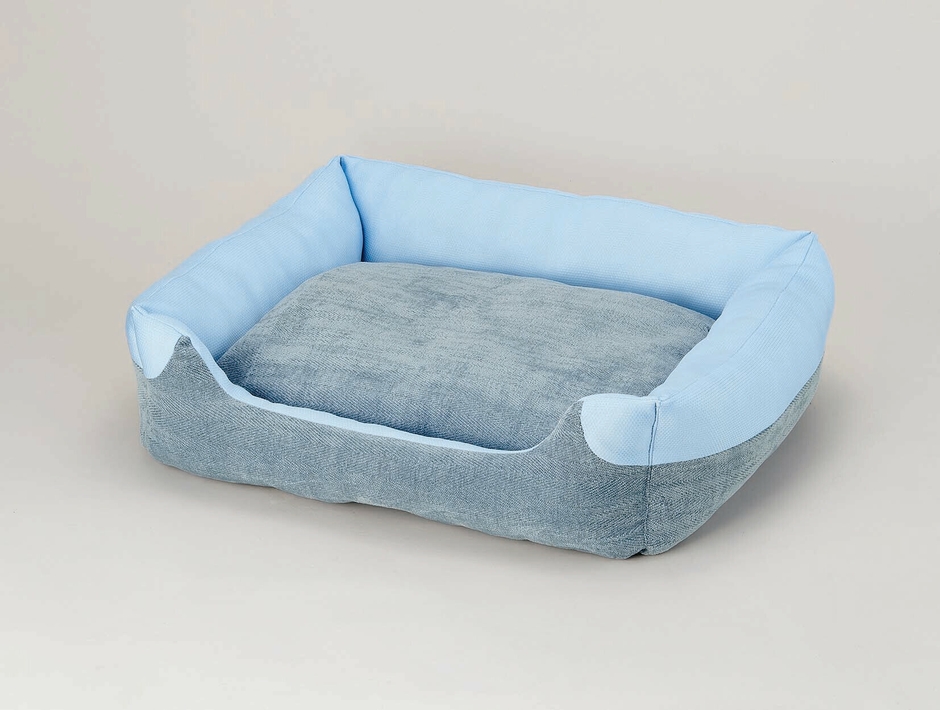 クッションはリバーシブル!裏返すとファブリック生地に。