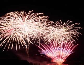 秋の風物詩“近大の夜空彩る打ち上げ花火”　工学部大学祭「第61回　うめの辺祭」で地域交流