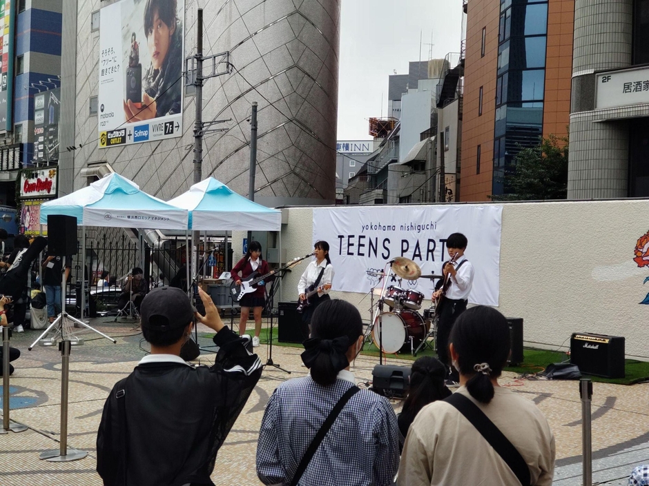 前回の軽音部の演奏の様子