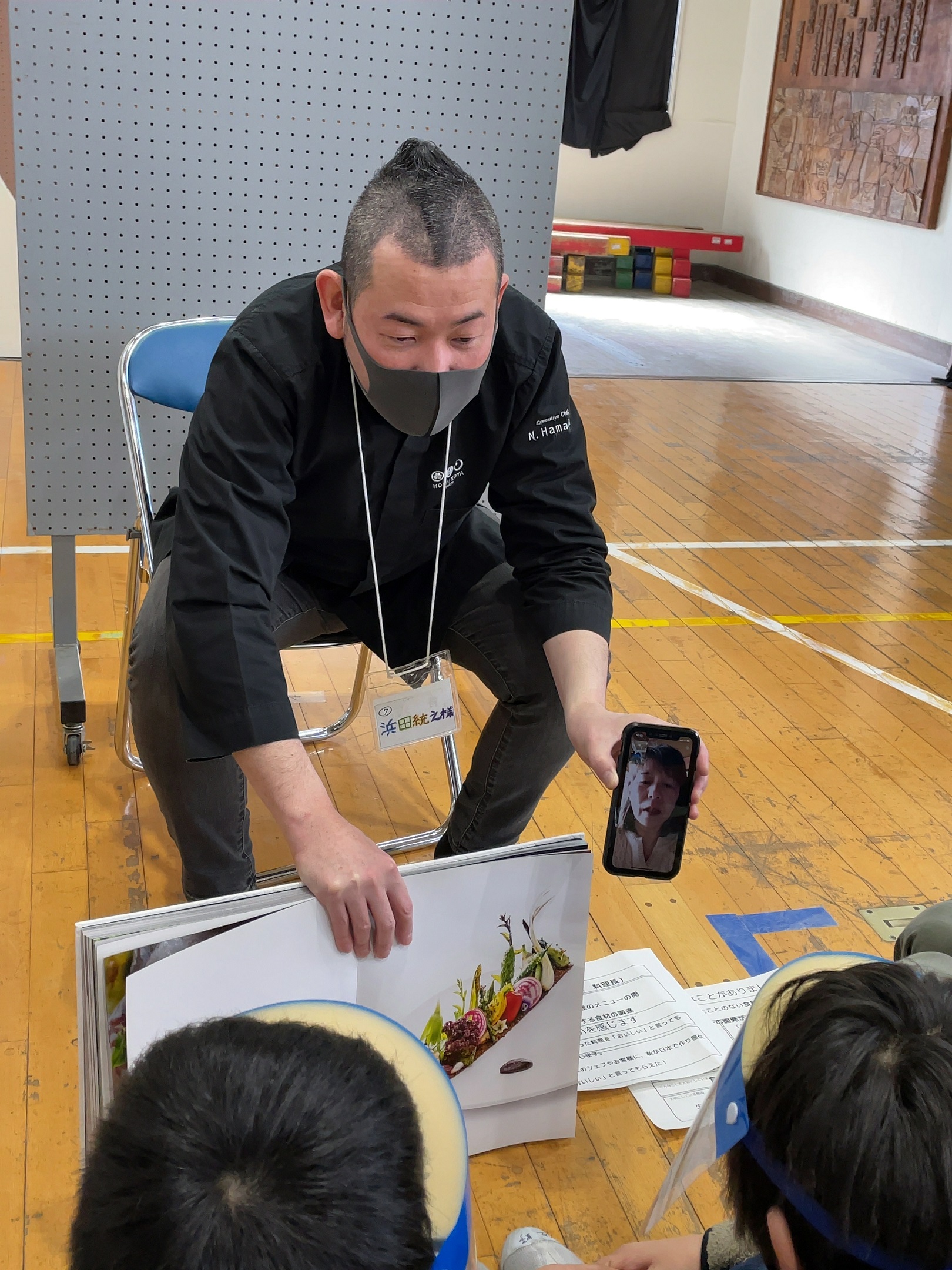 【星のや東京】～生産者とオンラインでつなぎ、食材の大切さや仕事のやりがいについて伝えました～「星のや東京」料理長・浜田が小学校のキャリア教育に参加