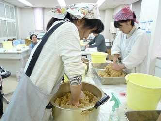 有機野菜の「ビオ・マルシェの宅配」、 オーガニックの「手前味噌」をつくる教室 「オーガニックみそづくり2017」を開催【関西地区】