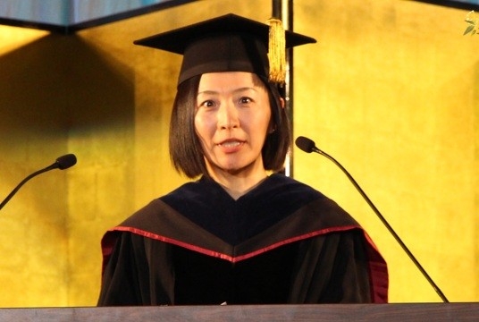 知事の祝辞を代読する尾﨑祐子・岡山県副知事