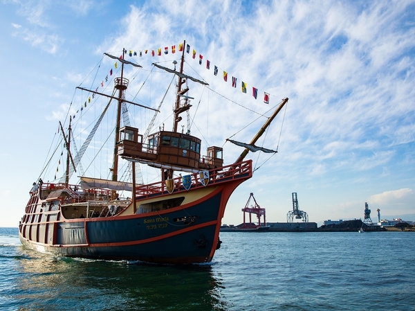 大阪港帆船型観光船サンタマリア