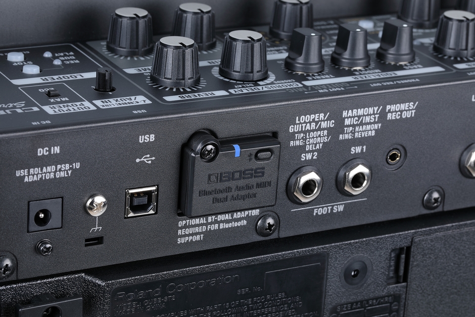 『CUBE Street II』の背面パネルに 取り付けた『Bluetooth(R) Audio MIDI Dual Adaptor』