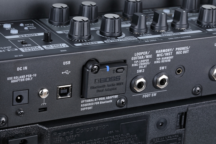 『CUBE Street II』の背面パネルに 取り付けた『Bluetooth(R) Audio MIDI Dual Adaptor』