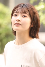 映画 告白 でデビューし、特撮ドラマ ウルトラマンタイガ ヒロイン役や恋愛ドラマでも注目を集める女優・吉永アユリ が、花王株式会社 の人気ブランド「めぐりズム」新CM『貼る炭酸ジェルパックFOOT 推し活応援篇』に出演中！