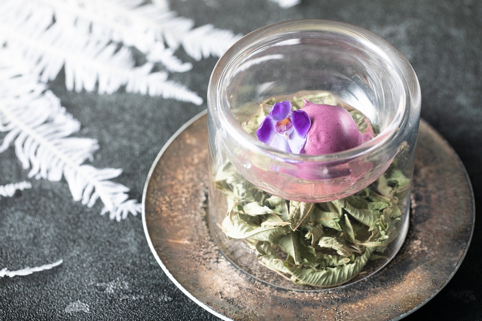 ▲プレデザート 未来: 巨峰を使用したさっぱりとしたソルベ仕立てに。