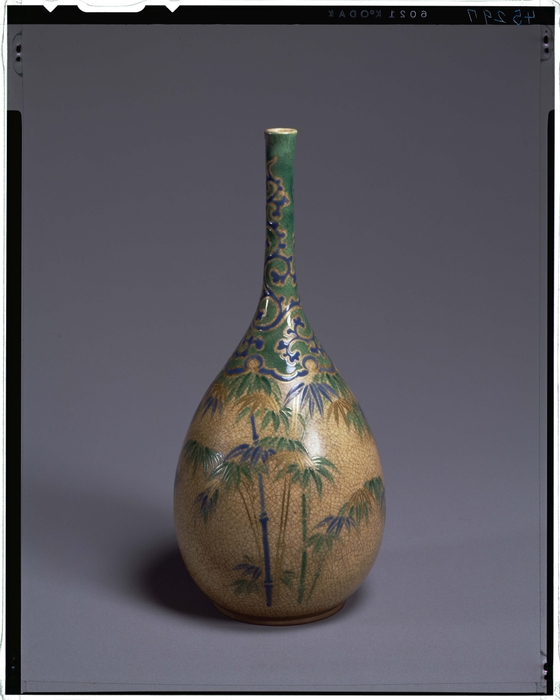 10. 色絵竹図徳利