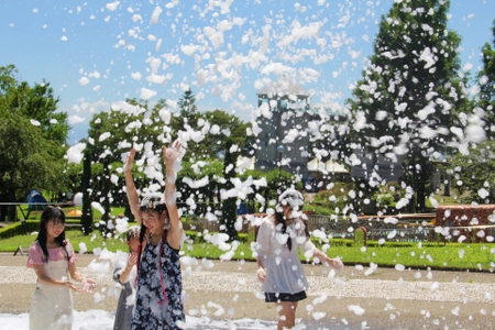 「泡バズーカ」噴き出す泡に大興奮！ 大人も子供も笑顔になれちゃうとっておきイベントを開催♪