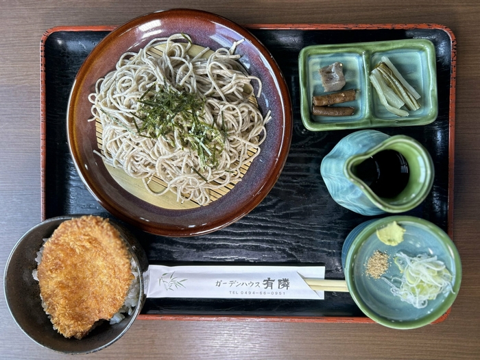 ざるそばと小わらじかつ丼のセット イメージ