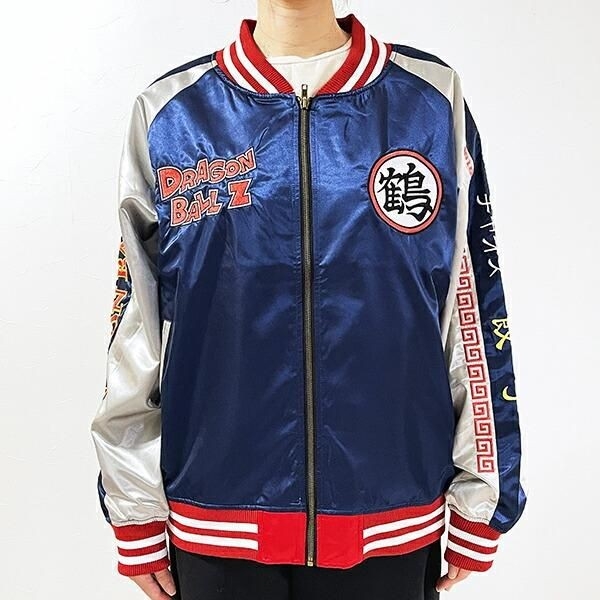 ドラゴンボールの刺繍が至る所にあるコラボスカジャン