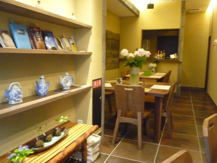 本の読める Cafe 縁 yosuga