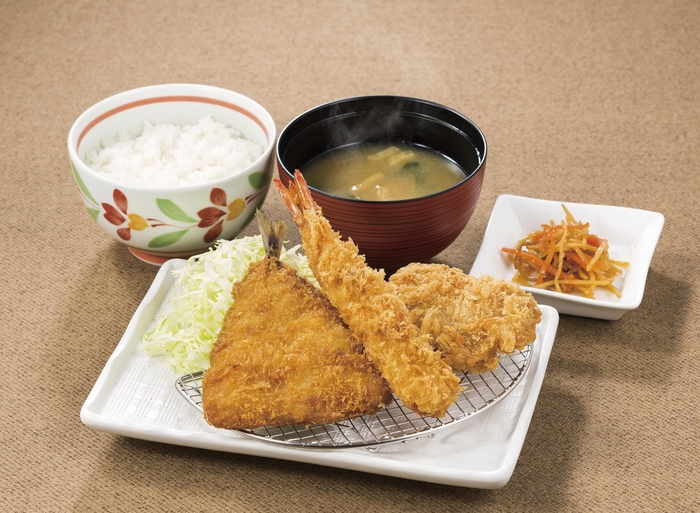 ミックスフライ定食　699円(税込754円)