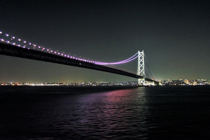 明石海峡大橋のライトアップ