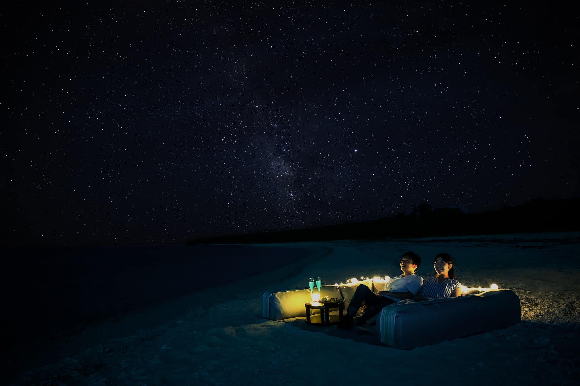 星のや竹富島　海辺のソファで天の川を眺めながらディナーが楽しめる「星降る夜のてぃんがーらピクニック」実施　期間：2020年6月8～26日、7月8～25日、8月17～23日