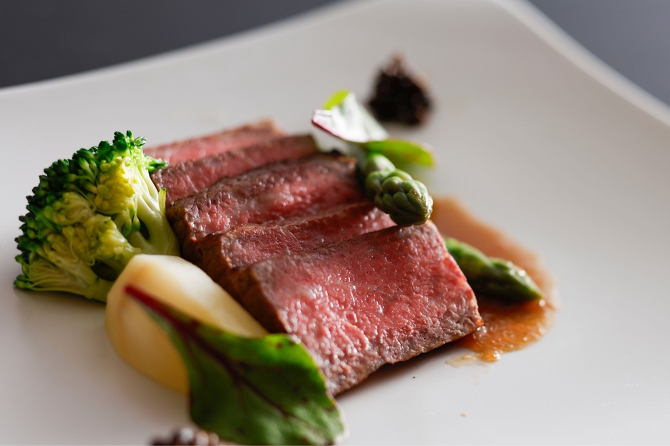 【春‐初夏】焼物一例。但馬牛ステーキはたっぷり100g