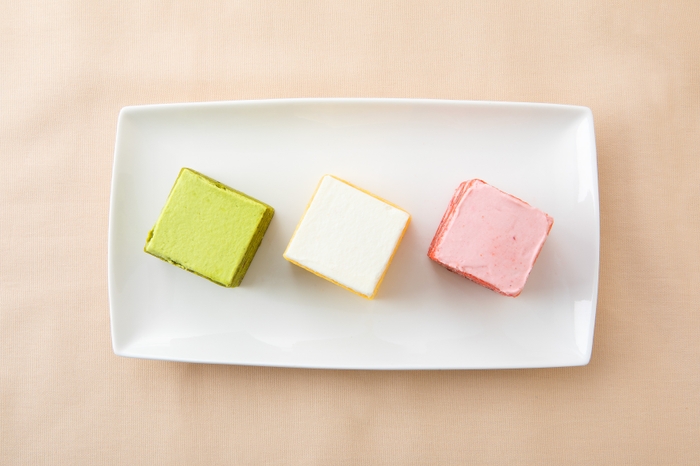 「お~!MOCCI」<抹茶><プレーン><苺> 1箱3個入 891円(税込)