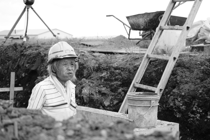 Between the Shutter and the Work/労働とシャッターの間