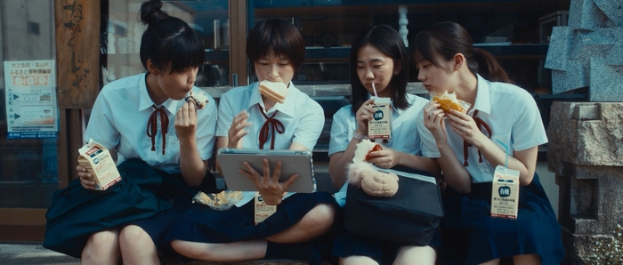 こちらも「水の中で深呼吸」の一場面