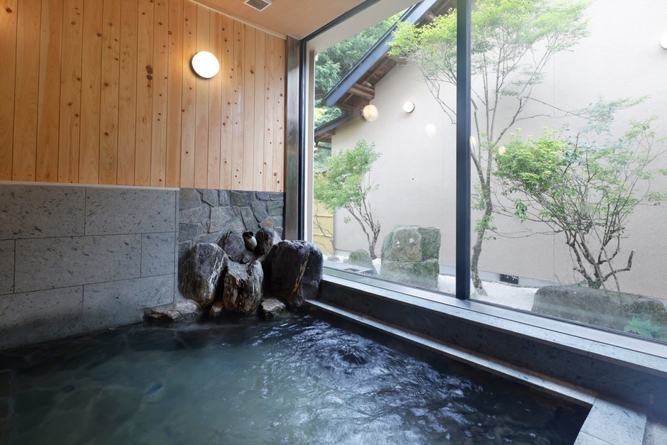 美肌の湯と言われる良質な泉質を誇る天然温泉