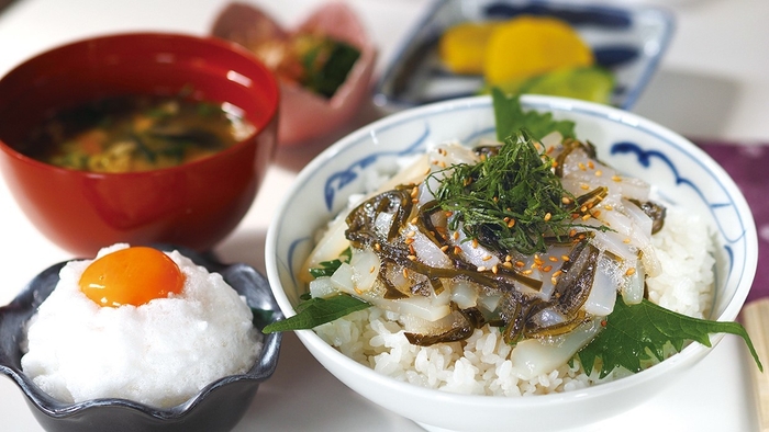 みつば「赤イカの昆布漬け丼(1&#44;200円)」二度うま前