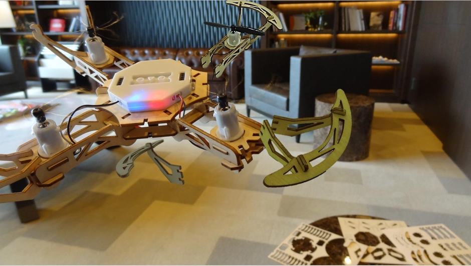 組み立てて空を飛ぶ木製DIYドローン