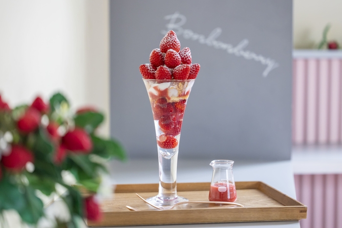 いちごタワーパフェ