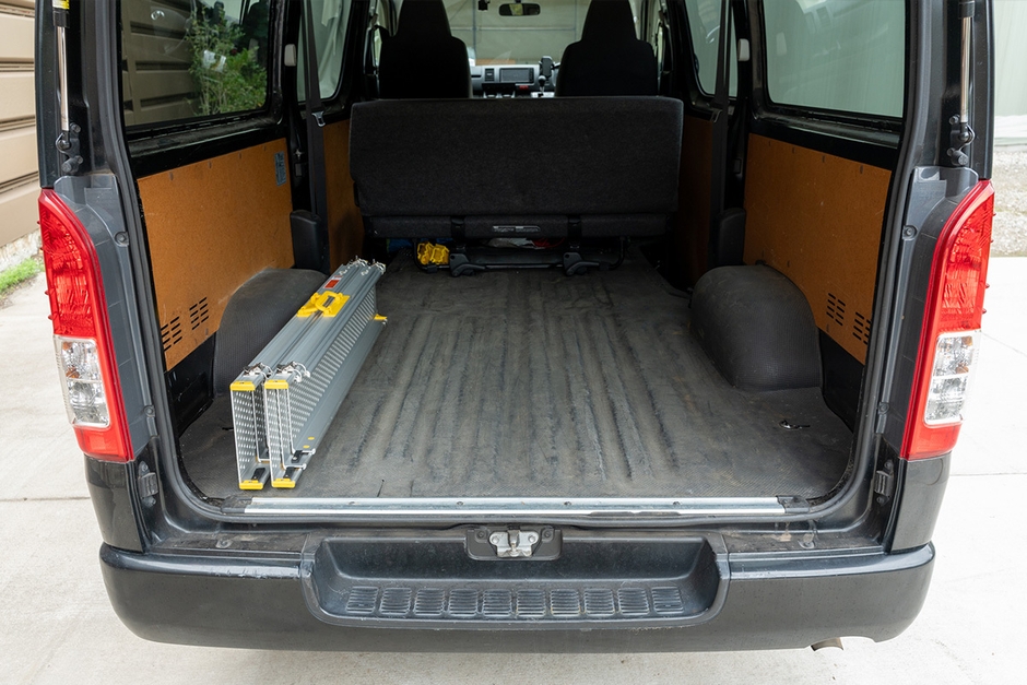 伸縮式のため省スペース保管