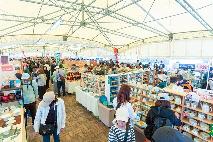 会場テント内の様子①