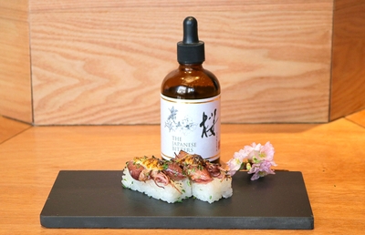 さくら薫る炙りホタルイカの押し寿司