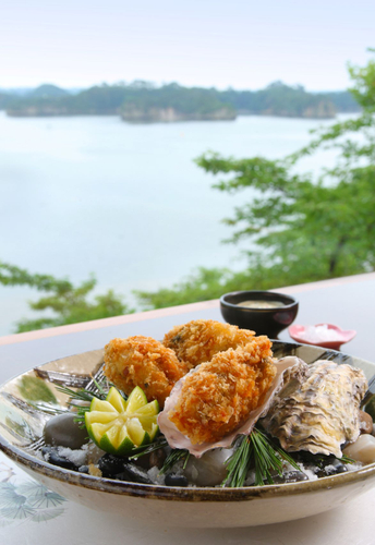 宮城県雄勝産2年ものの大ぶり生牡蠣を使用した「究極のかきフライ」