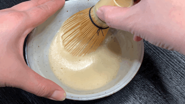 抹茶を点てるように紅茶を愉しむ