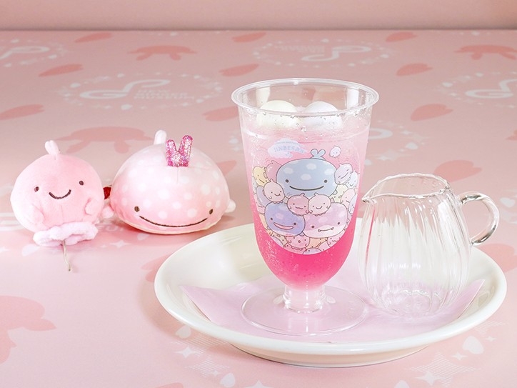 炭酸水を注ぐと「ふうせんうお」に見立てたマシュマロがぷかりと浮きます♪