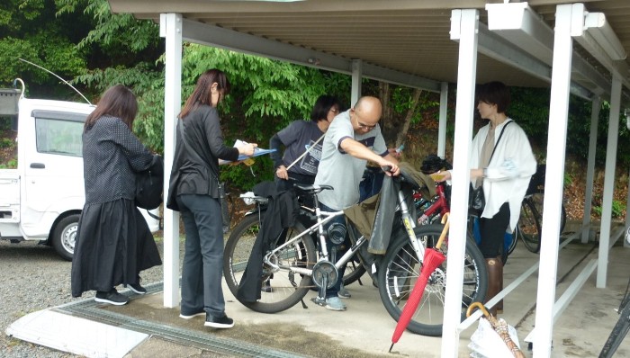近大附属和歌山高・中が「安全な通学と自転車の整備点検」を実施 自転車組合の協力のもと、整備不良による事故を未然に防ぐ