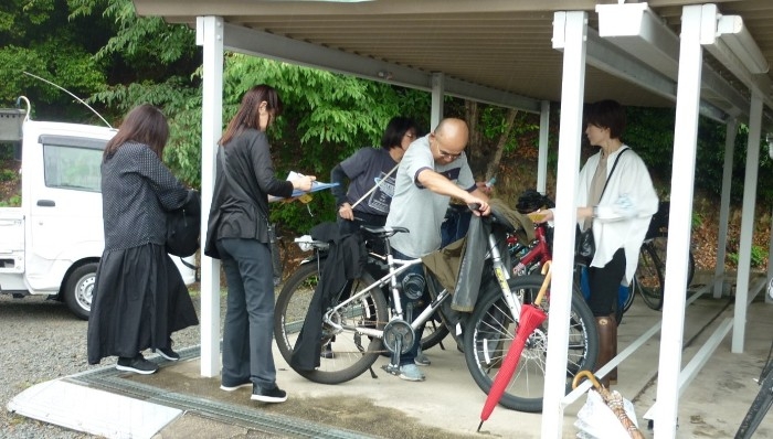令和7年（2025年）6月に実施した自転車整備点検の様子