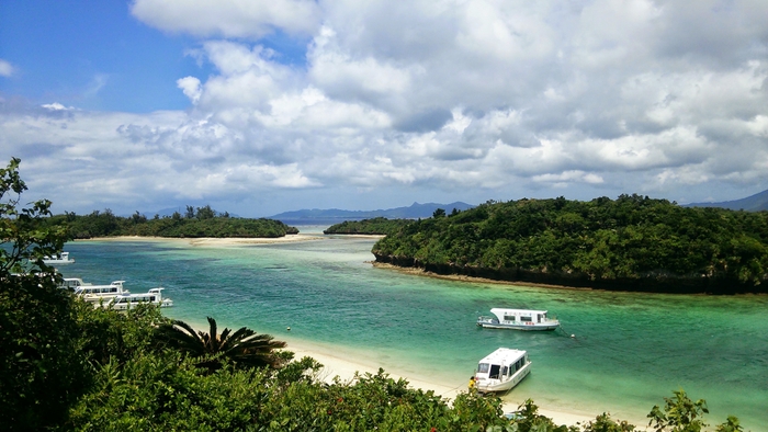 サンゴの美しい石垣市川平湾