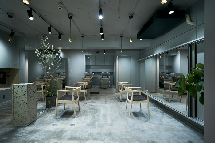 美容室:無機質な雰囲気とグレーの世界観