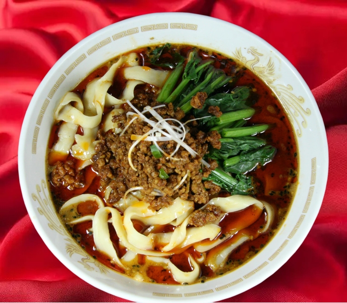 熱くて辛い「刀削麺」も登場。体が温まること間違いなし!