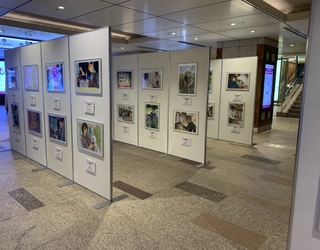 障害のある方が描いた絵画と“働く姿”を捉えた写真、 入賞80作品を展示　 「障害者雇用支援月間」作品展示会を 東京・愛知で開催