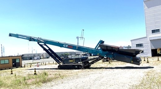 写真1:遠隔操作移動式コンベヤ