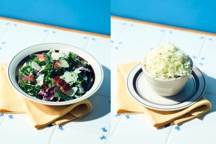 (左)シーザーサラダ、(右)コールスロー