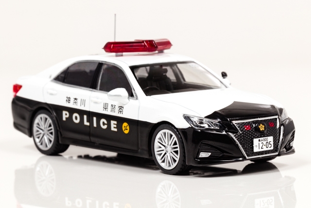1/43 トヨタ クラウン アスリート 2017 神奈川県警察高速道路交通警察隊車両:右前