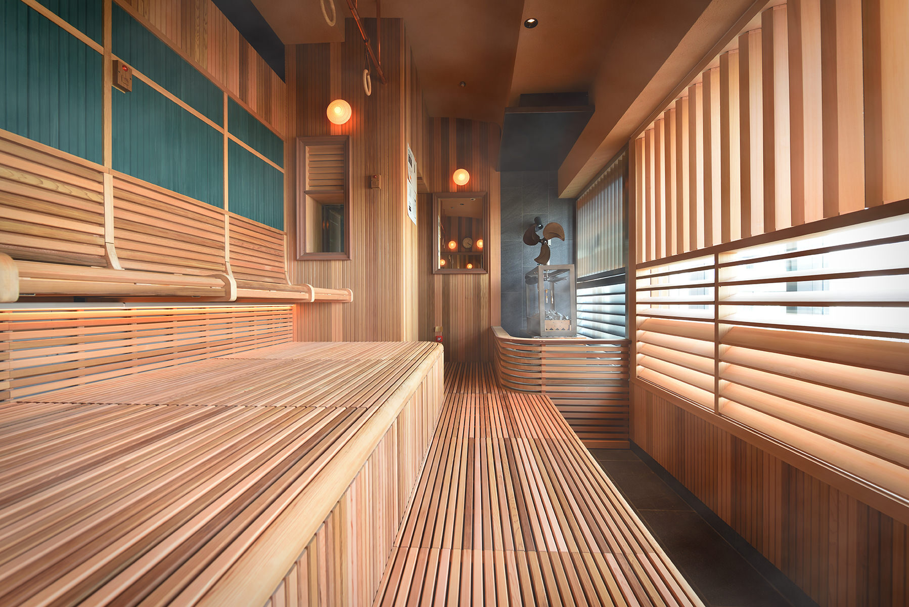 路面電車の車内を再現した日本初のサウナ「トラムサウナ」