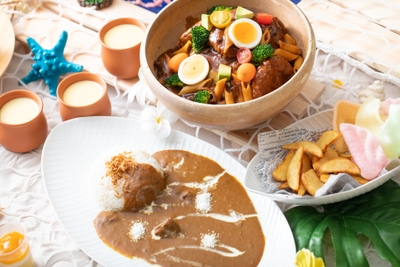 ▲フード/ハワイの定番料理を料理長がストリングスホテル流にアレンジ。ココナッツ香る牛筋肉のカレーやロコモコ風ショートパスタなど、食べ応えのあるメニューを取り揃えました。