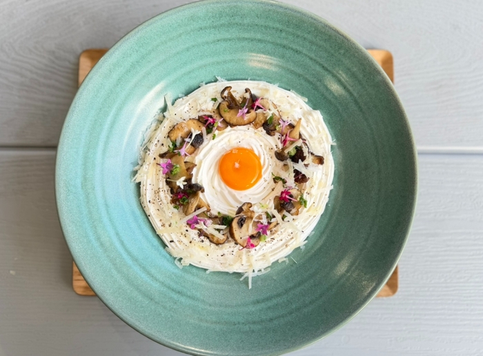 里山の恵み、松茸薫るカルボナーラうどん