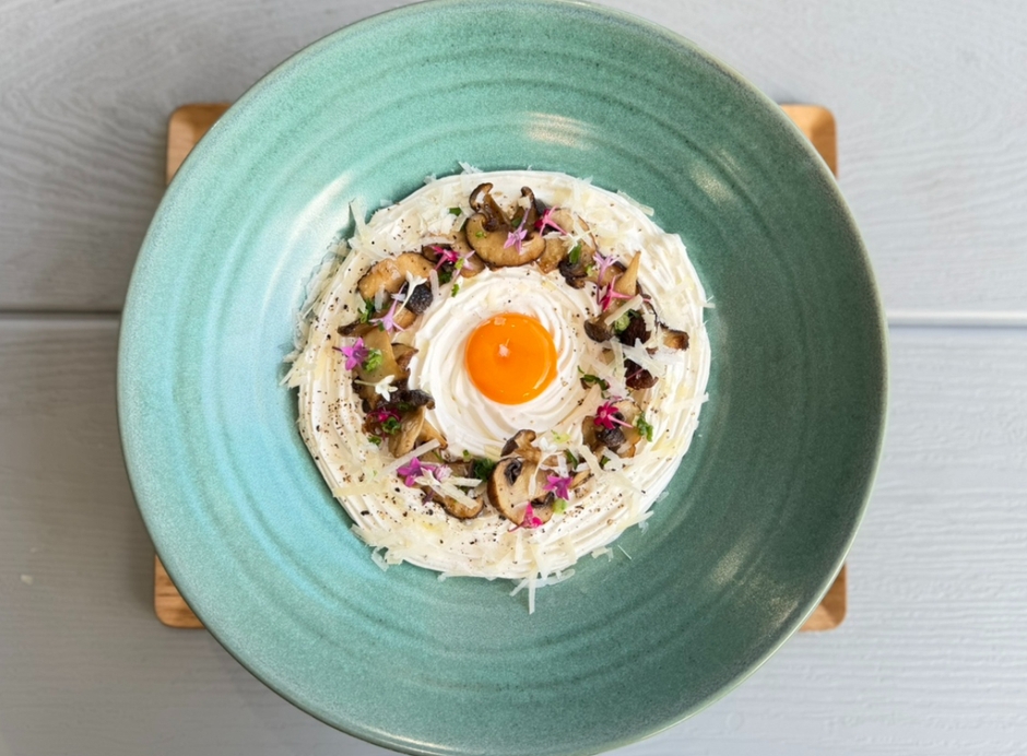 里山の恵み、松茸薫るカルボナーラうどん