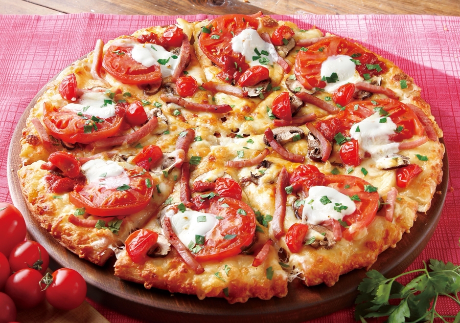 マスカルポーネとトマトのクリーミーピザ