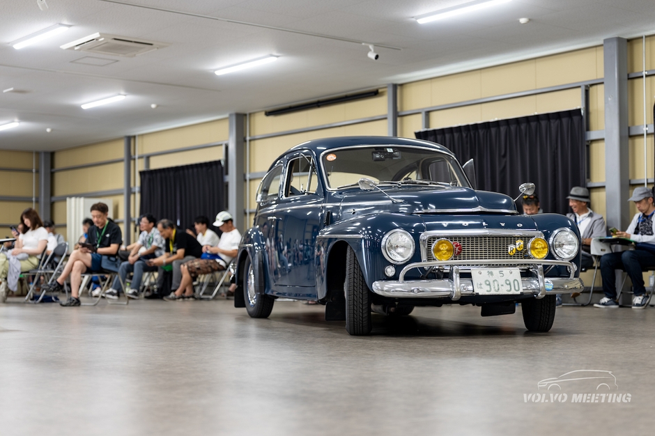 室内展示された1950年代の名車ボルボPV544