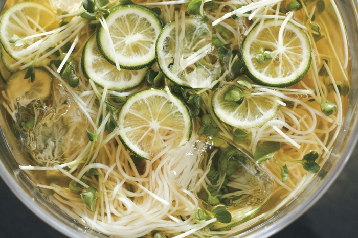 まるごとすだちそうめん(「真夏の薬味麺」)