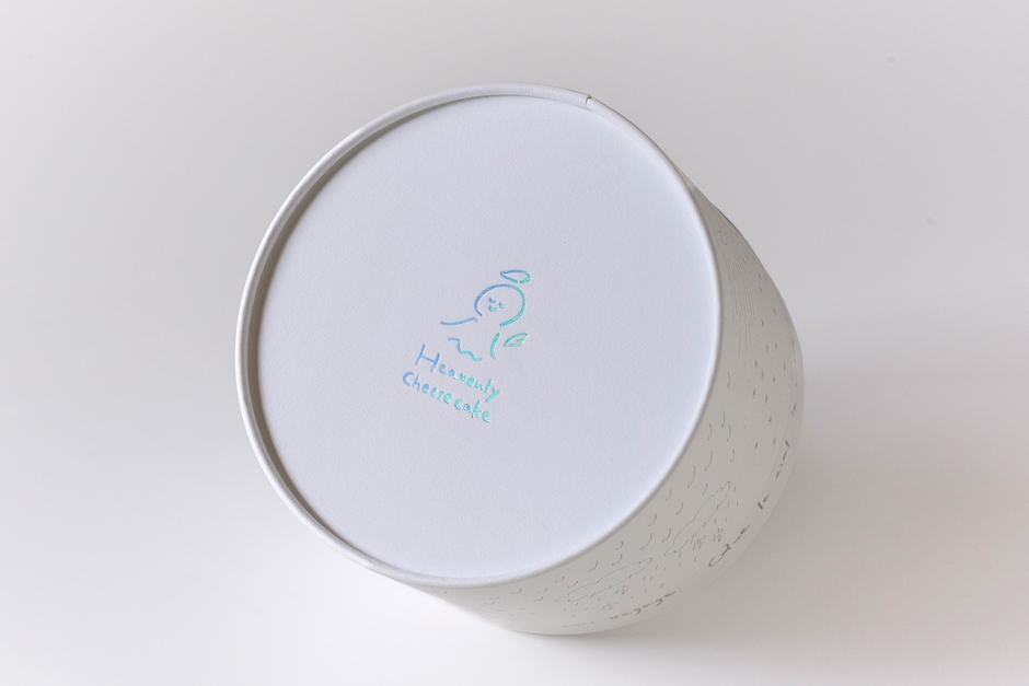 ヘブンリーチーズケーキの世界観を表現したオリジナルケース（ホールサイズ限定）